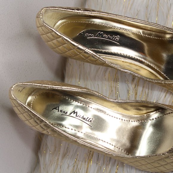 Anne Michelle Vintage Metallic Gold Quilted Heels - Picture 5 of 6